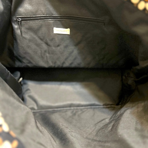 Vera Bradley Essential Grand Tote     New With Tags - Picture 5 of 8